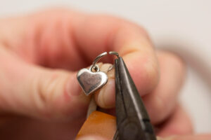 Como cuidar das Semijoias